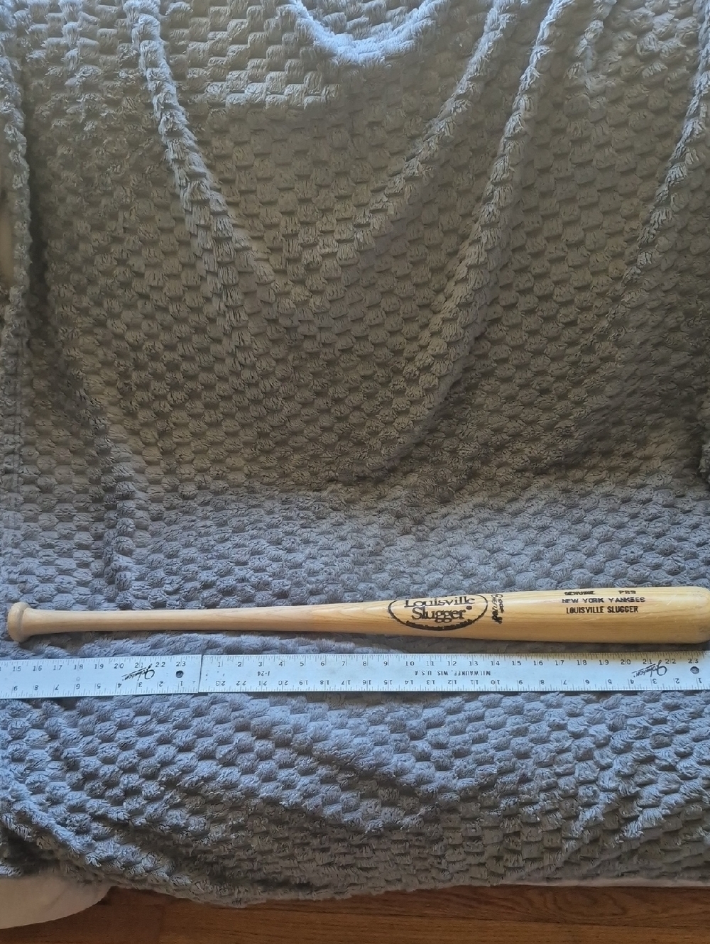 Louisville Slugger Genuine New York Yankees Wood Baseball Bat-Natural Wood
